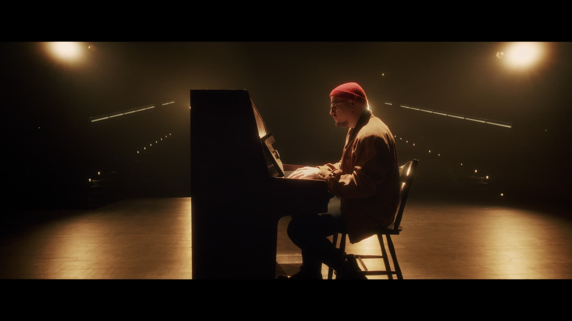 Michał Wrzos - kadr z teledysku „Film” (reż. Jakub Kusior)